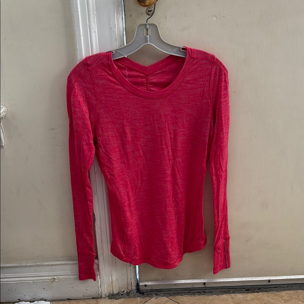 Lululemon lightweight women’s long sleevetraining top